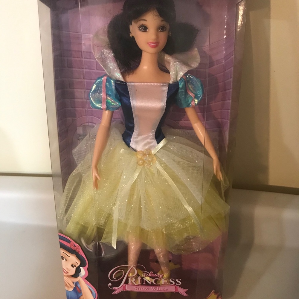 2003 Snow White Disney Princess - Disney Store Exclusive Issue